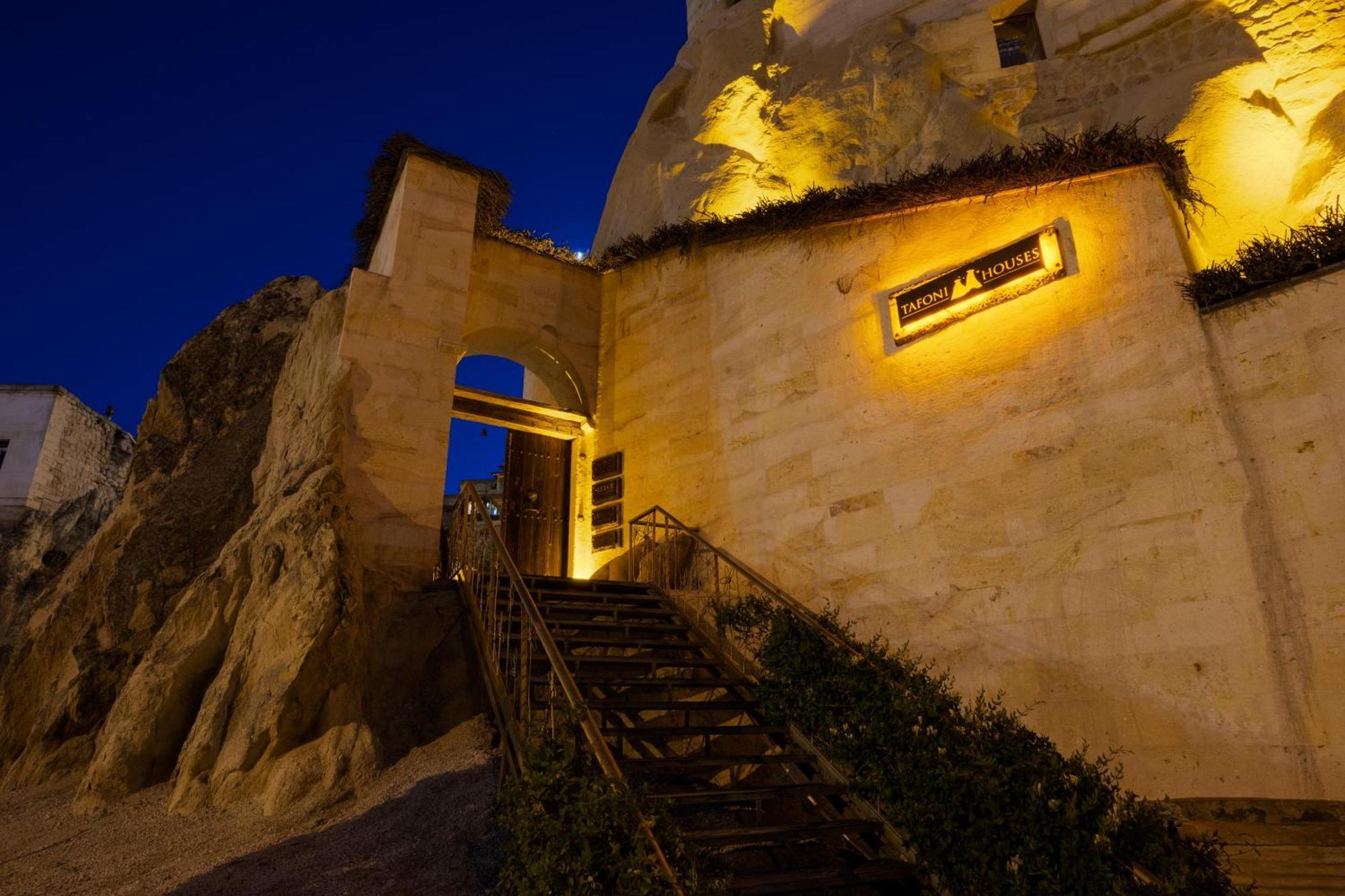 Tafoni Houses Cave Hotel Ортахисар Экстерьер фото